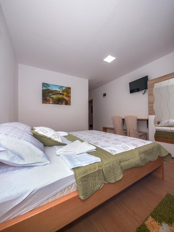 Plitvice Rooms Smoljanac Bagian luar foto